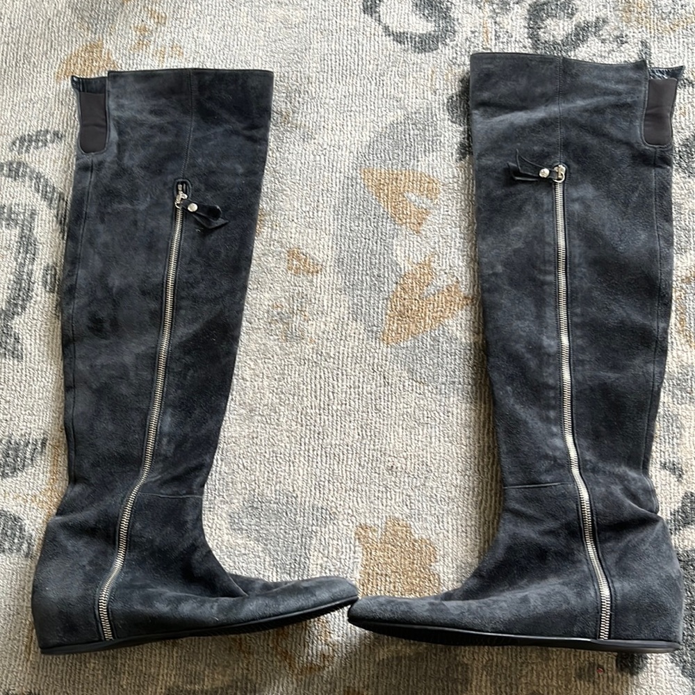 Stuart Weitzman grey suede flat boots